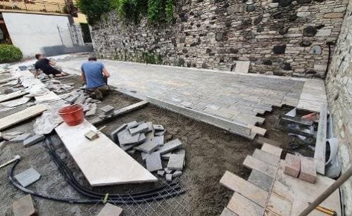 Realizzazione di un pavimento esterno a Brescia.