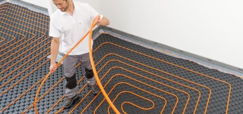 La realizzazione di un riscaldamento a pavimento.
