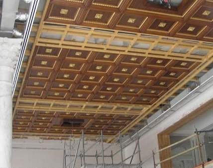 La realizzazione di un soffitto a cassettoni.
