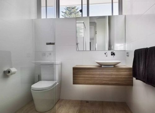 Il render tridimensionale di un bagno ad Asti.