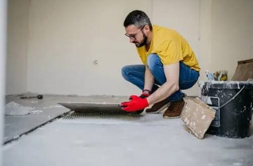 Il rifacimento di un pavimento in un appartamento di Lecco.