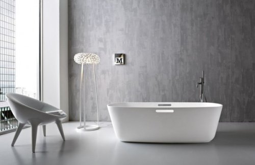 Ristrutturazione casa Abbiategrasso. Bagno con parete grigia.
