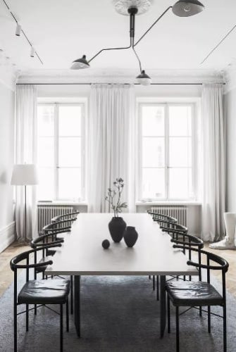 La sala da pranzo di una casa ristrutturata a Santena