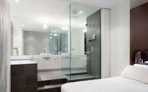 Un secondo bagno realizzato in una camera.