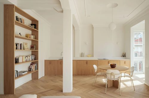 Il soggiorno di una casa ristrutturata a Bolzano.