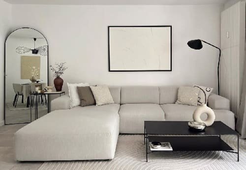 Il soggiorno di un appartamento ristrutturato a Enna.