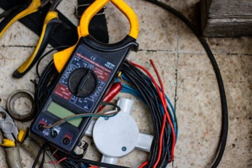 Strumentazione per testare un impianto elettrico.