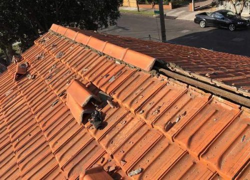 Un tetto da ristrutturare a Genova.