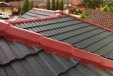 Un tetto ristrutturato a Cologno Monzese con rifacimento delle coperture.