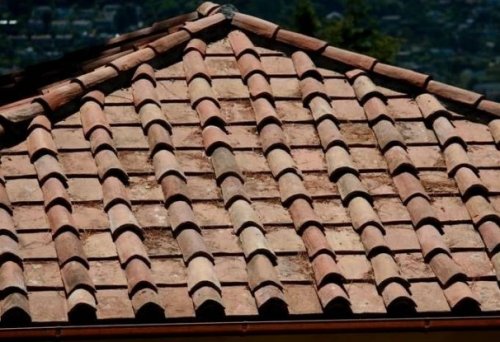 Un tetto completamente ristrutturato a Roma.