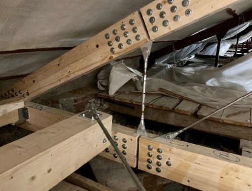 Il consolidamento di una volta mediante tiranti.