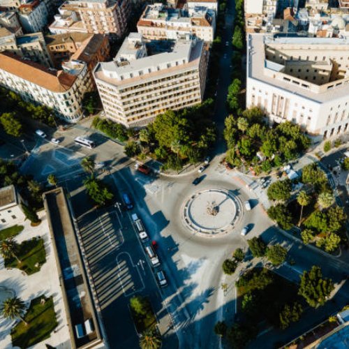 Veduta aerea zona residenziale Foggia: case nuove ed edifici storici.